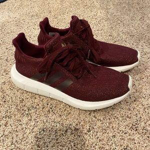 Maroon & Gold glitter Adidas Tennishoes